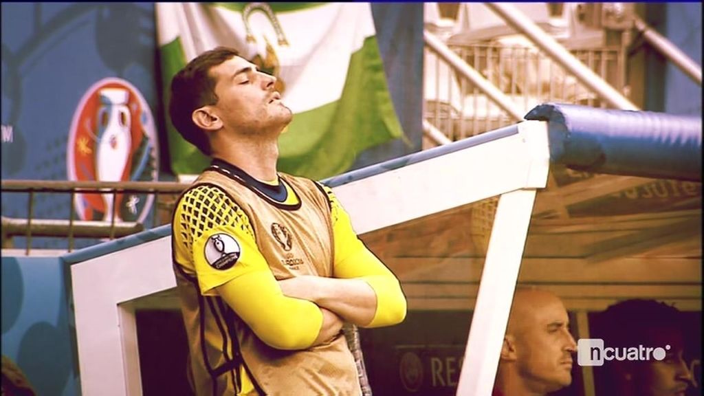El sufrimiento de Iker Casillas en el banquillo: así se despidió de La Roja en la Eurocopa