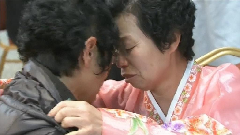 Los coreanos lloran desconsolados al separarse de nuevo las familias