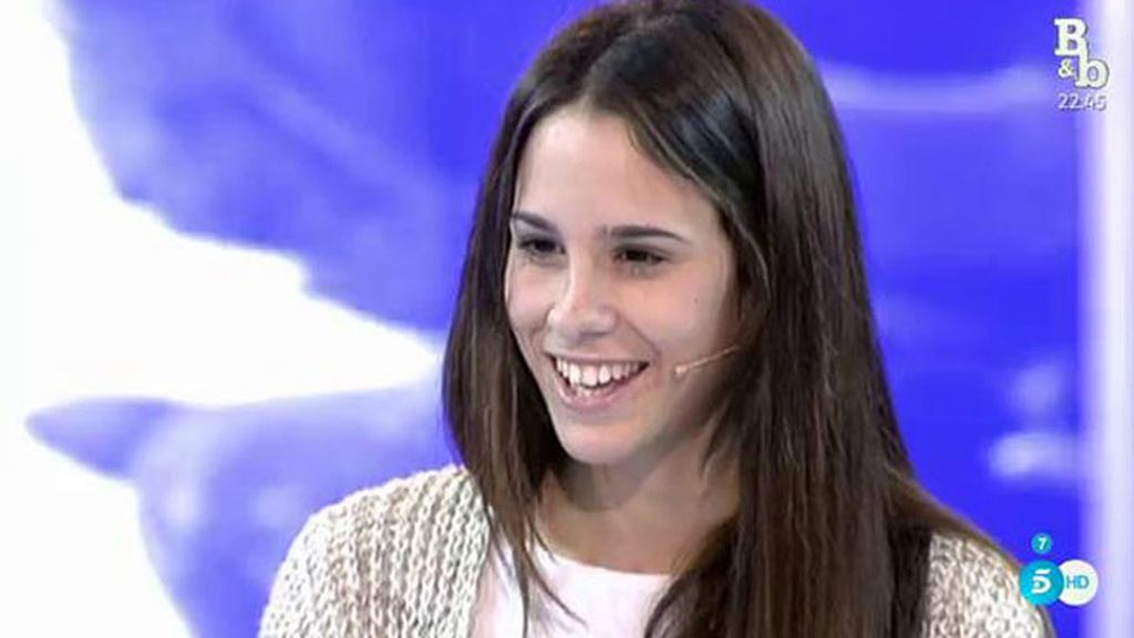 Ángeles, a pesar de ser modelo, no sabe maquillarse ni qué hacerse con el pelo