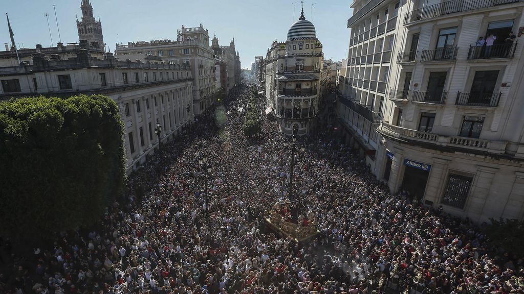 Más de 220.000 personas han acompañado al Jesús del Gran Poder por Sevilla