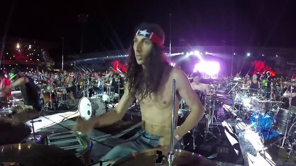 Los 1.000 rockeros de Cesenia vuelven para versionar 'Seven Nation Army'