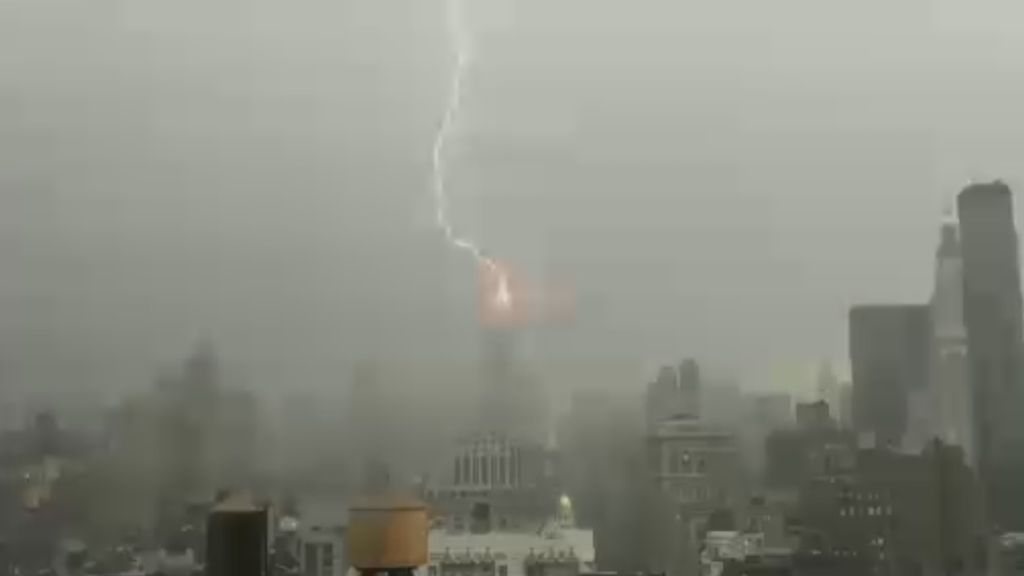 ¿Cómo cae un rayo en el Empire State?