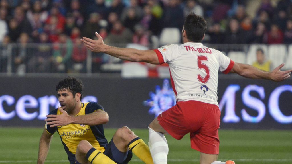 Los errores arbitrales con el Atleti encienden las alarmas en el Calderón