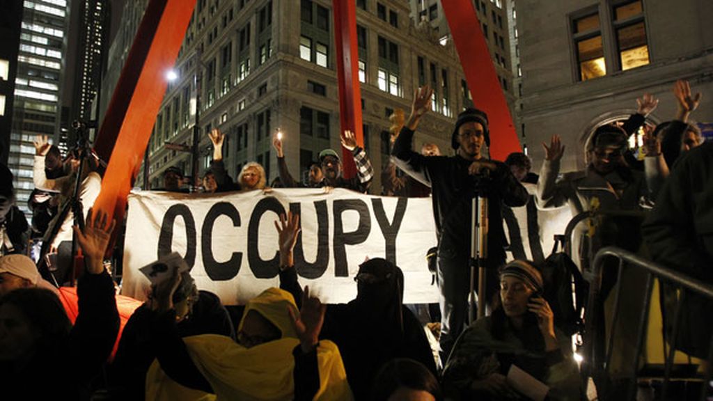 Ocupa Wall Street vuelve al parque Zucotti tras un duro desalojo
