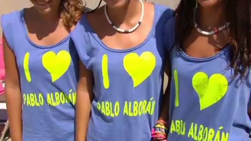 Los fans de Pablo Alborán soportan 30 grados de calor para escucharle en concierto