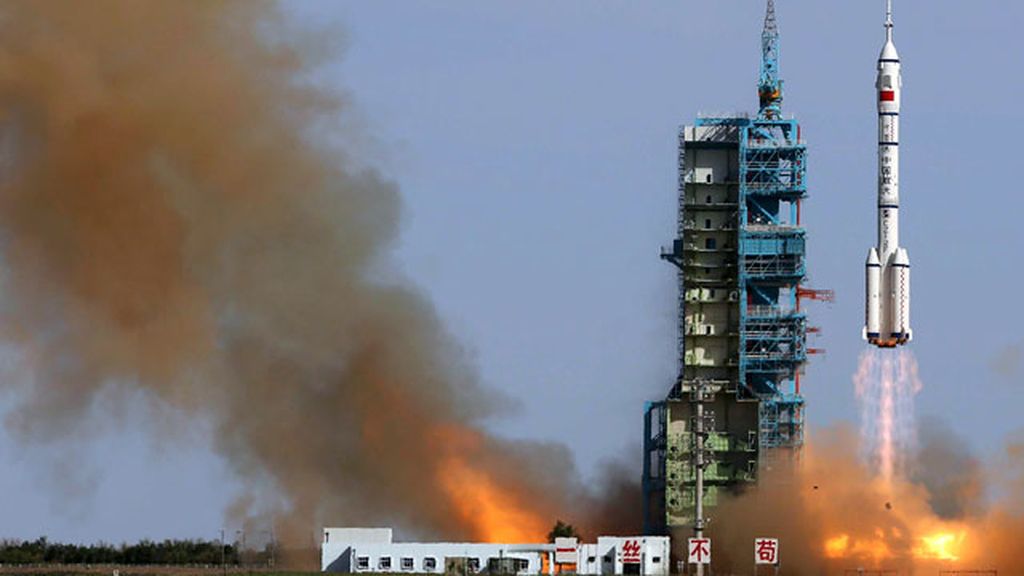 La quinta nave tripulada de China se acopla con éxito al laboratorio espacial