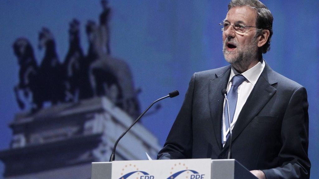 Rajoy promete cumplir con los objetivos de déficit y una "profunda reforma" laboral