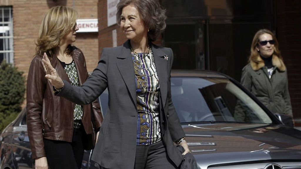 La Infanta Cristina acude sin Urdangarin pero con Revenga a visitar a su padreE