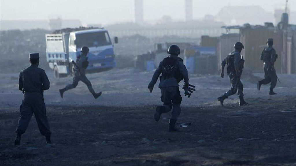 Los talibán atacan una base militar en el aeropuerto de Kabul