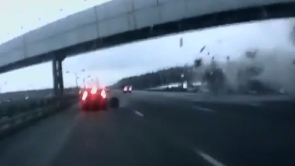Accidente aéreo en la autopista