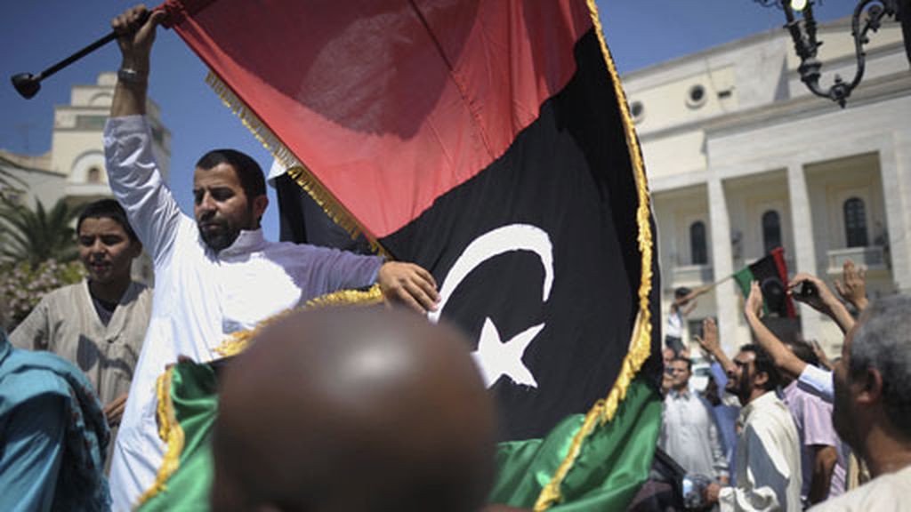 Los rebeldes peinan Trípoli en busca de Gadafi