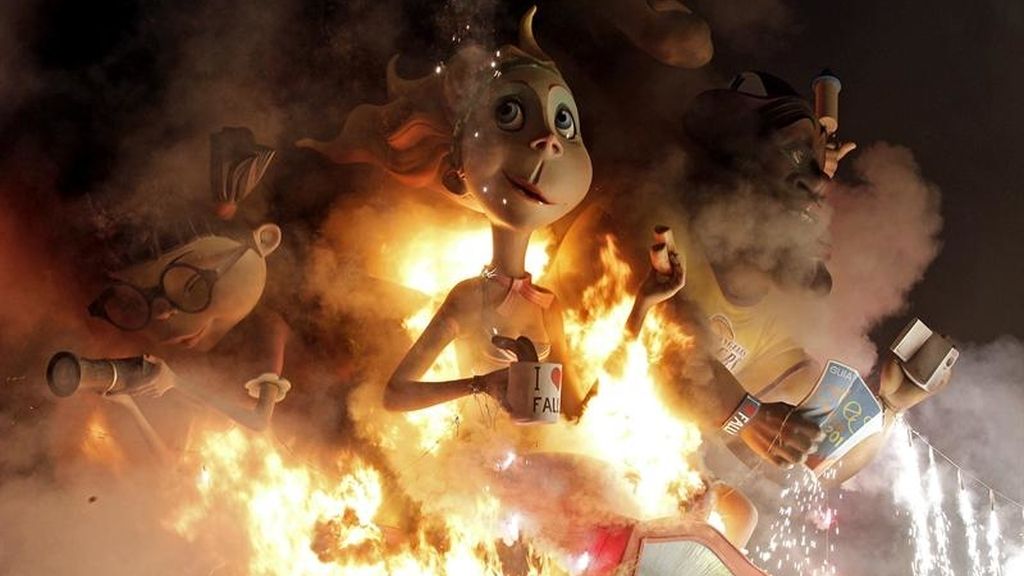 La 'cremà' clausura las fallas La 'cremà' clausura las fallas