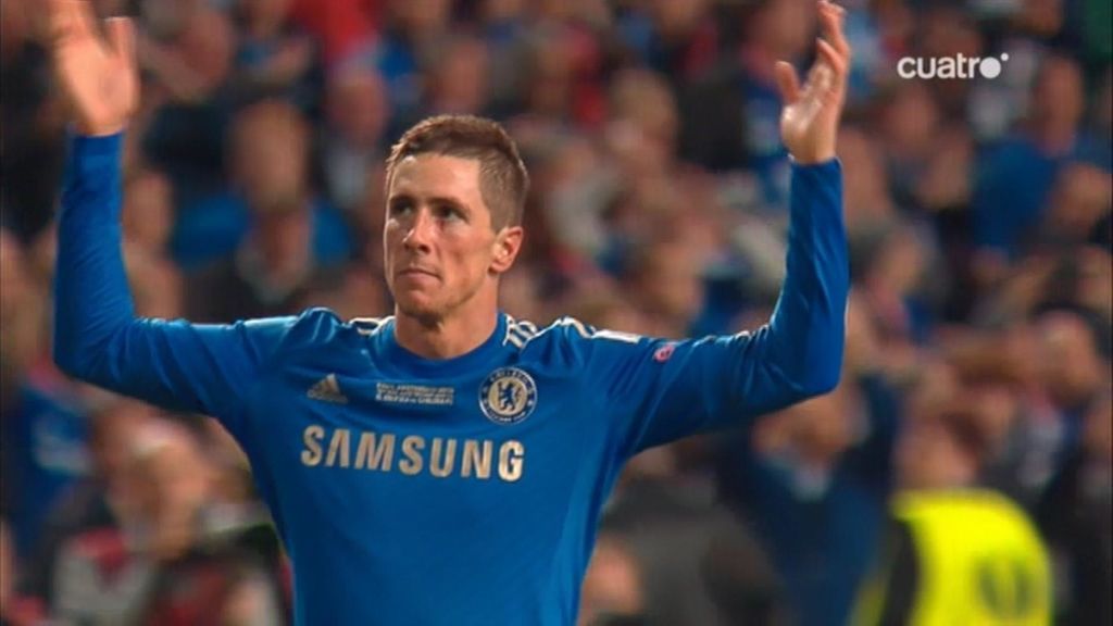 Torres adelanta al Chelsea ante el Benfica