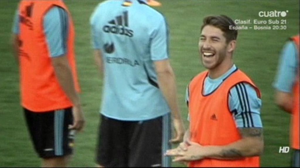 Los pases de Iniesta, la risa de Ramos, las entradas de Arbeloa ... así entrena la Roja