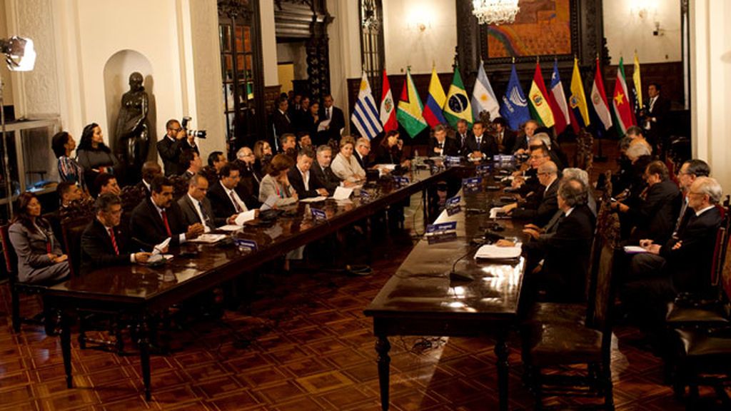 Los presidentes latinoamericanos apoyan a Morales tras su incidente diplomático
