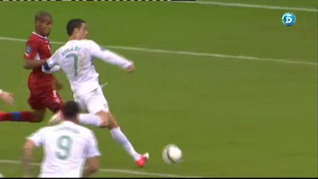 Ronaldo no sabe finalizar una contra lusa
