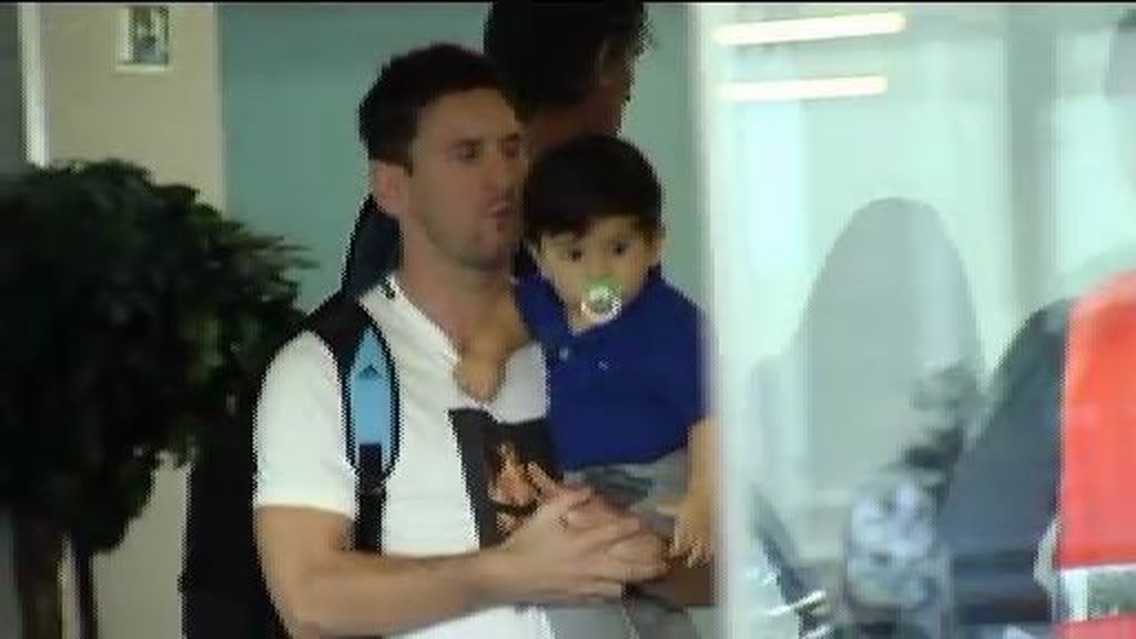 Messi, cazado llevando a su hijo en el coche sin los sistemas de sujeción obligatorios