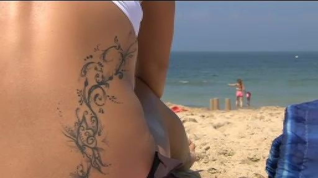 El peligro de los tatuajes de playa