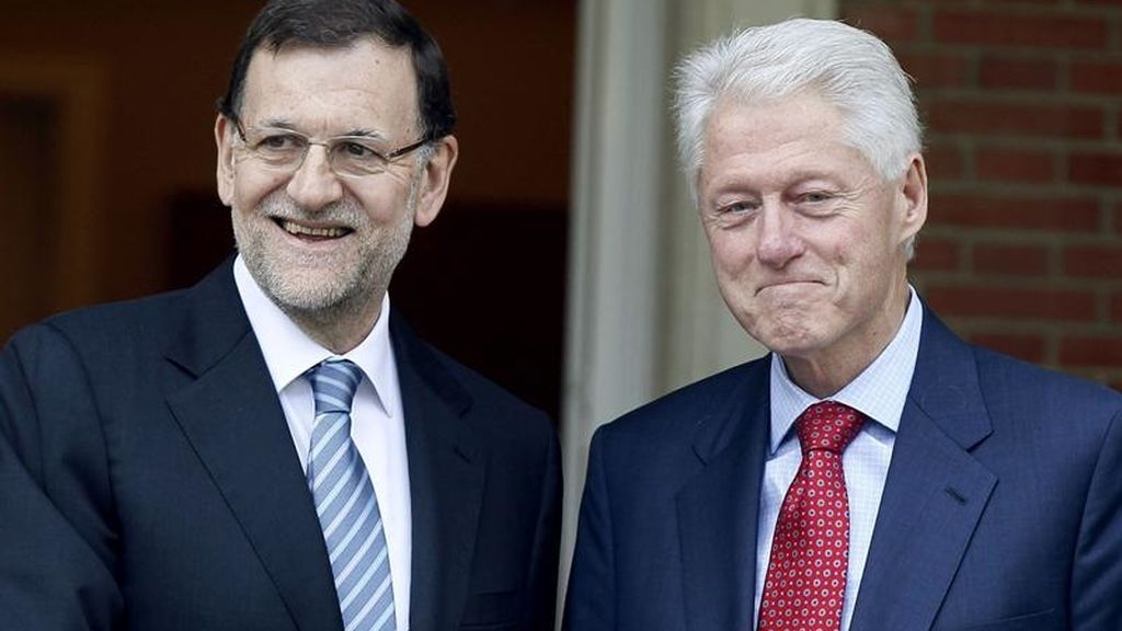 Rajoy recibe al ex presidente Clinton en La Moncloa