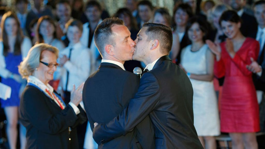 Francia celebra su primera boda gay
