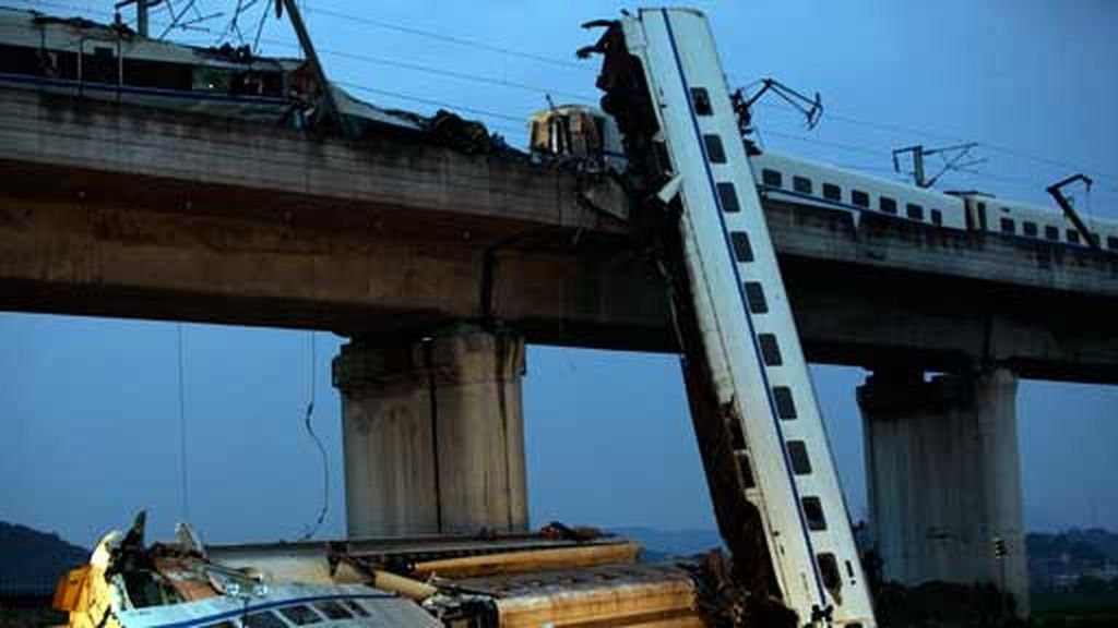 Un tren bala descarrila en la región este de China