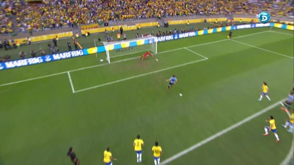Forlán falla un penalti ante Brasil