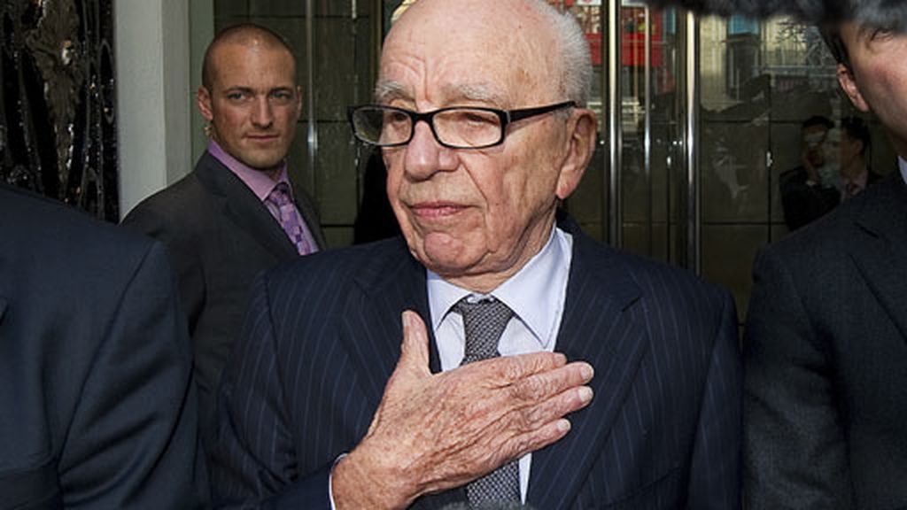 Los Murdoch prestan declaración