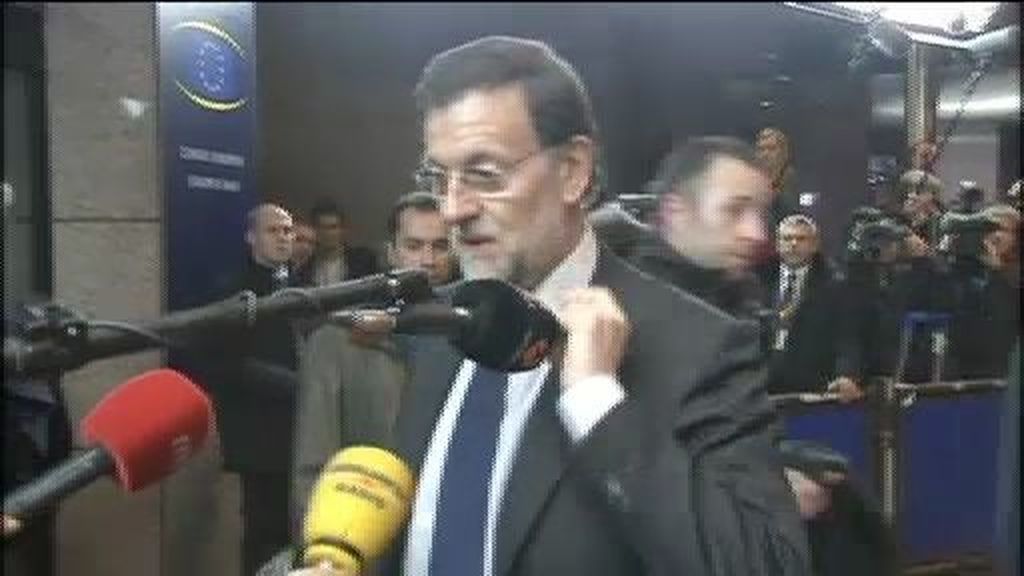 Rajoy, agredido por un micrófono