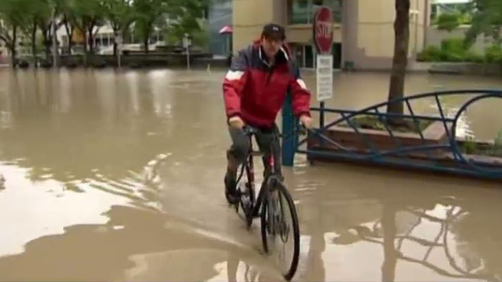 Desalojan a cien mil personas en el sur de Canadá por fuertes inundaciones