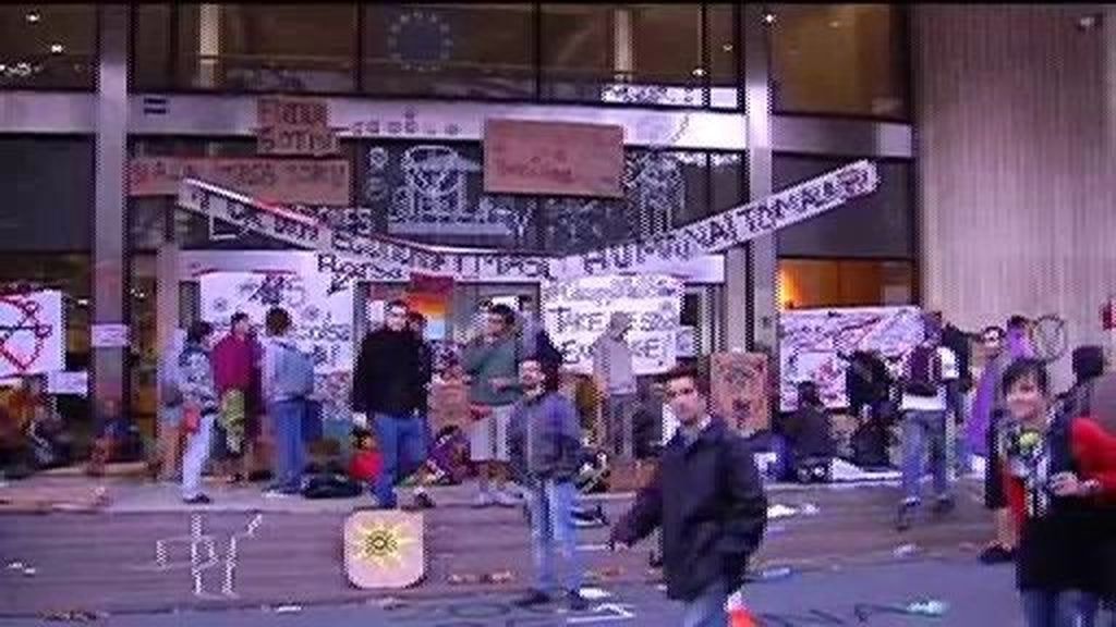 Desalojan la protesta en la Bolsa de Barcelona
