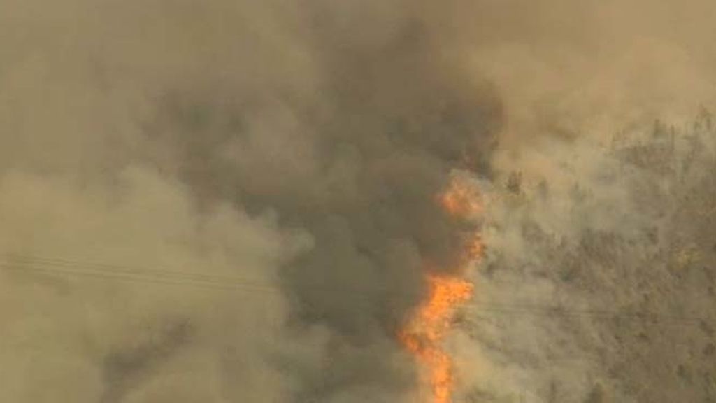 Los vecinos se recuperan del incendio en Galicia