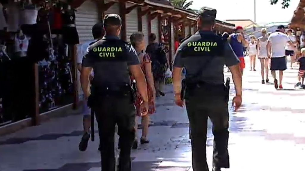 Nuevos enfrentamientos entre manteros y policía en Torrevieja