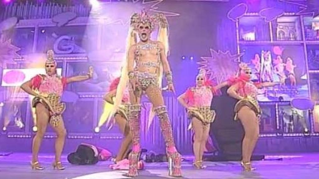 Kuki gana el título Drag Queen del carnaval