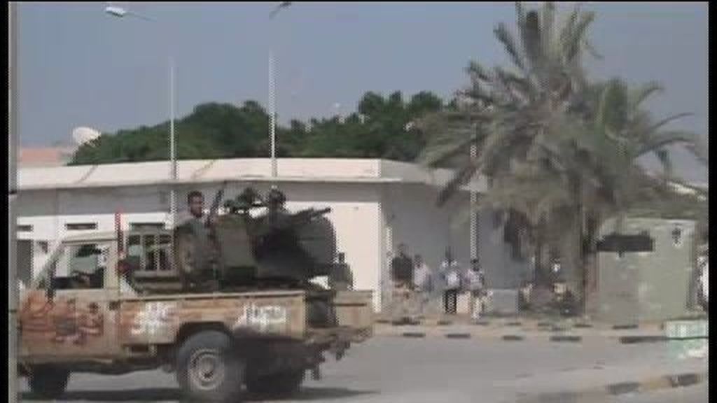 Los rebeldes libios entran en el palacio presidencial de Gadafi