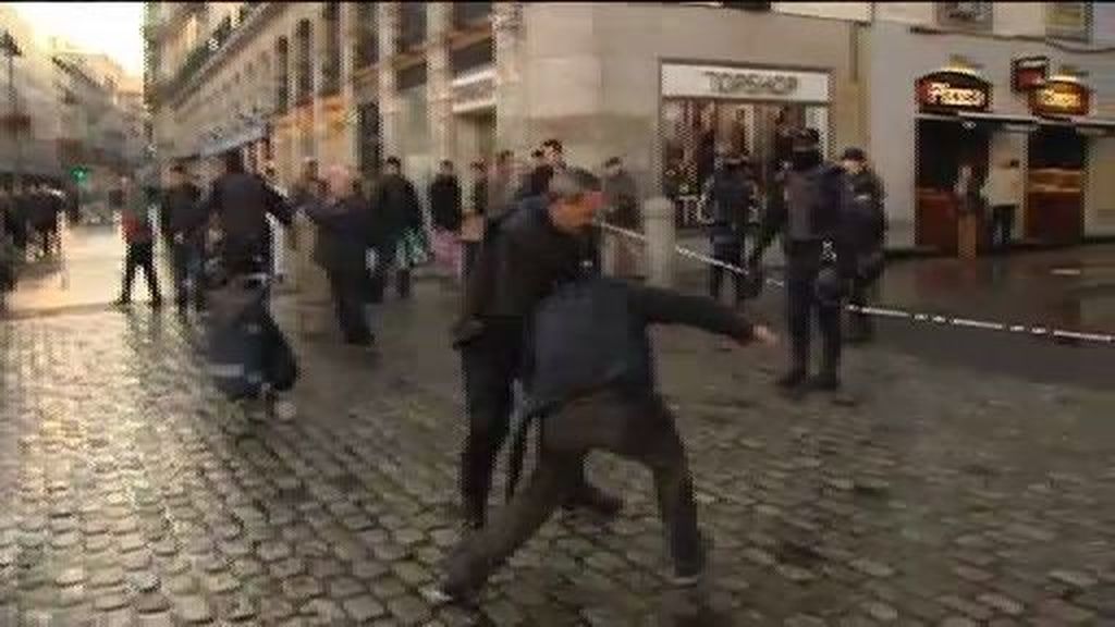 La policía desaloja a los okupados  del Hotel Madrid y el Teatro Albéniz