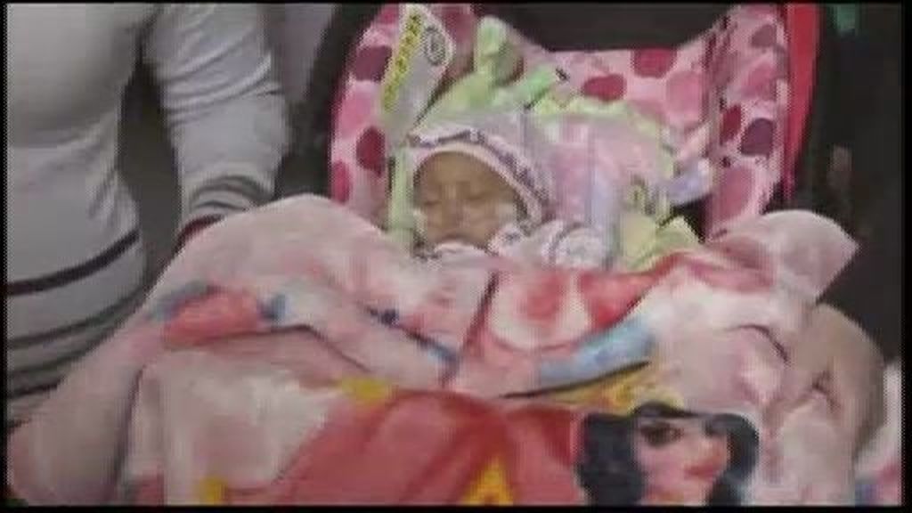 El tercer bebé más pequeño del mundo recibe el alta hospitalaria