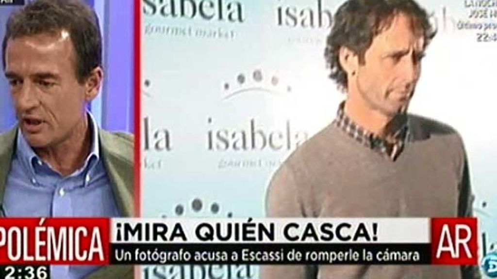Escassi ataca a un fotógrafo