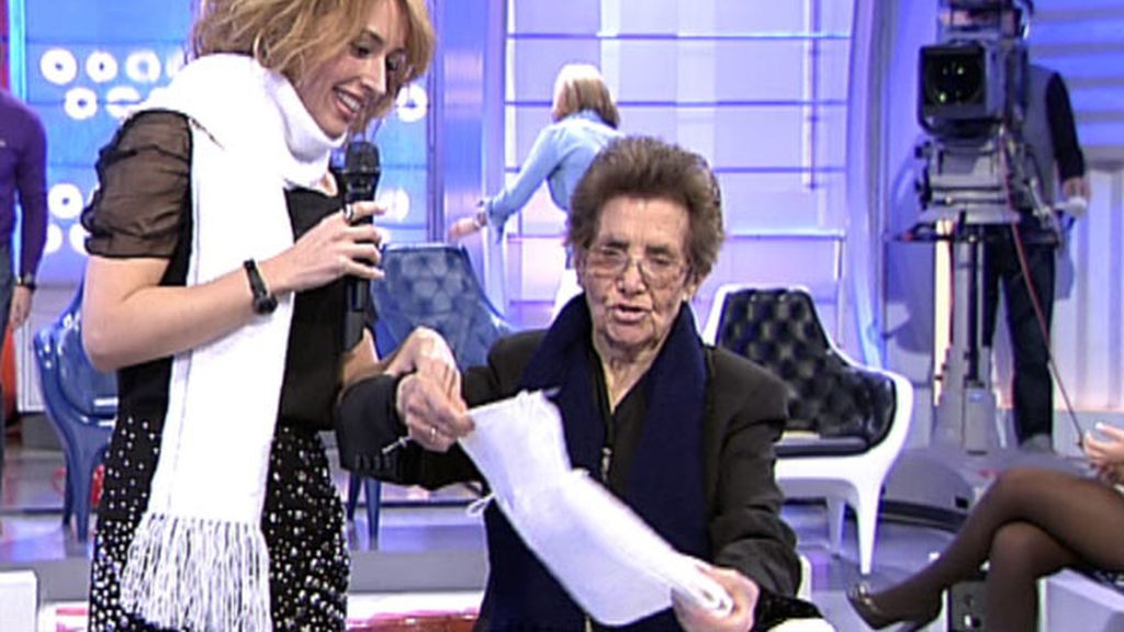 Miriam lleva a su abuela al plató Miriam lleva a su abuela al plató