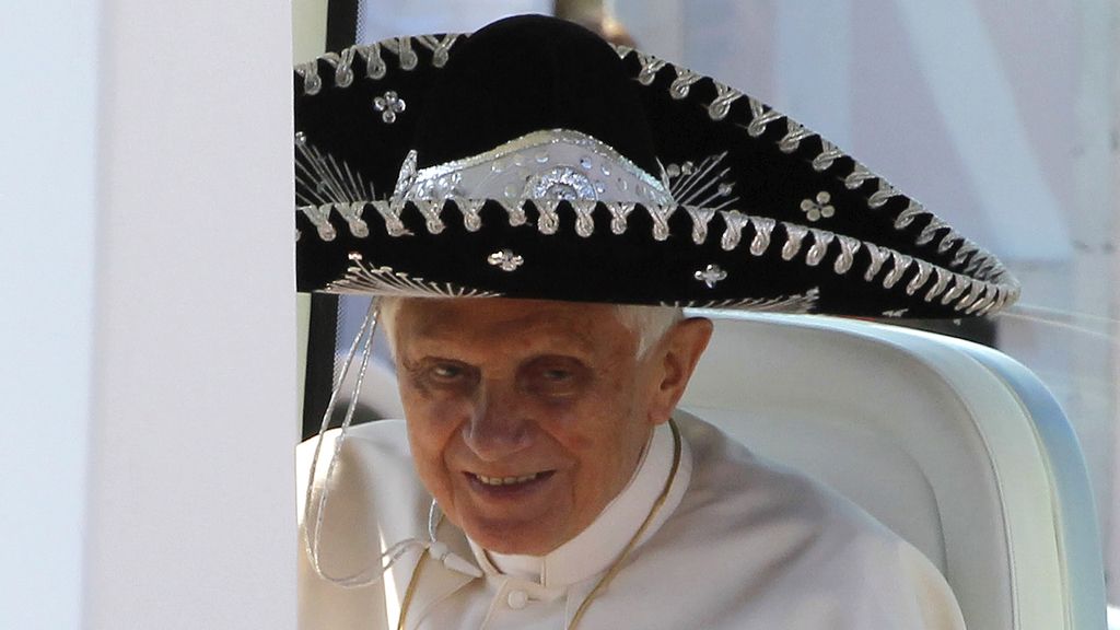 "¡Benedicto, hermano, ya eres mexicano!"