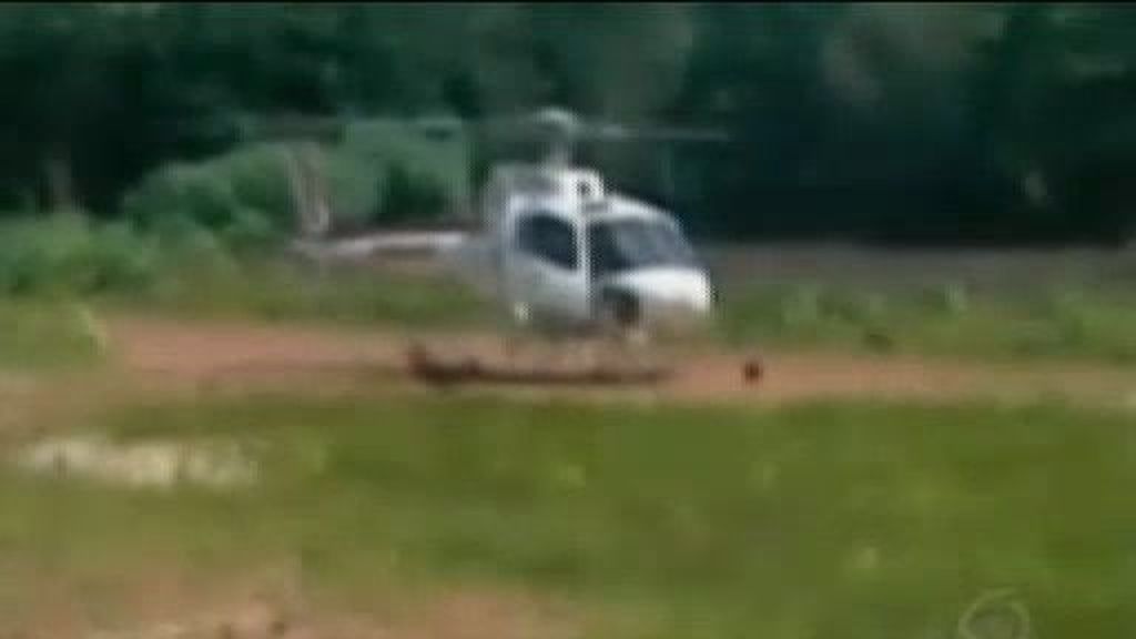 Un helicóptero se desintegra al aterrizar