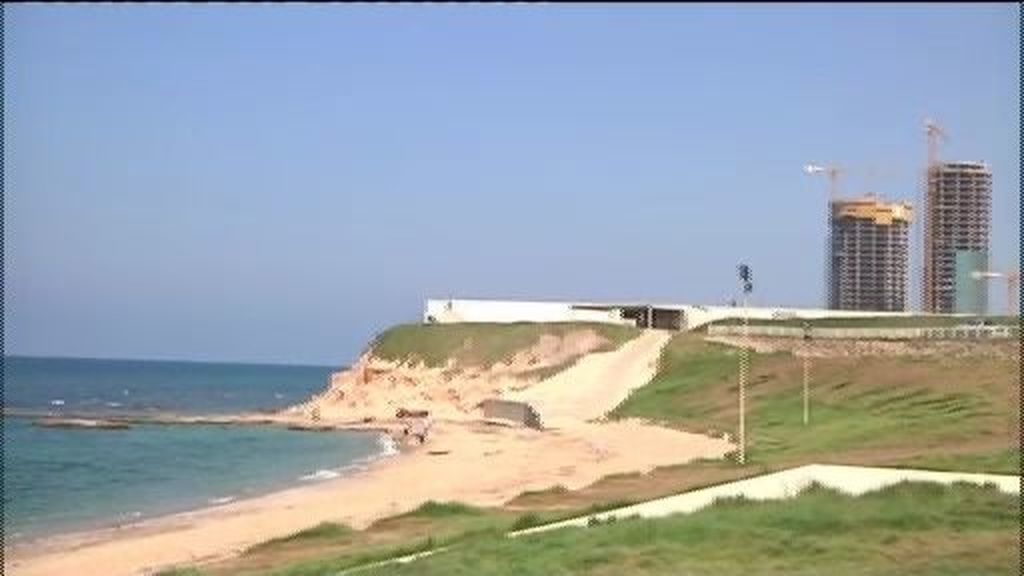 La playa privada de los Gadafi, enclave rebelde