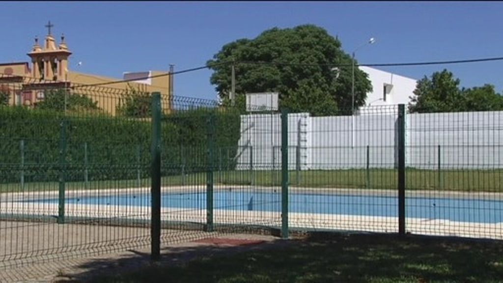 Los vecinos de Espartinas se quedan sin piscina municipal