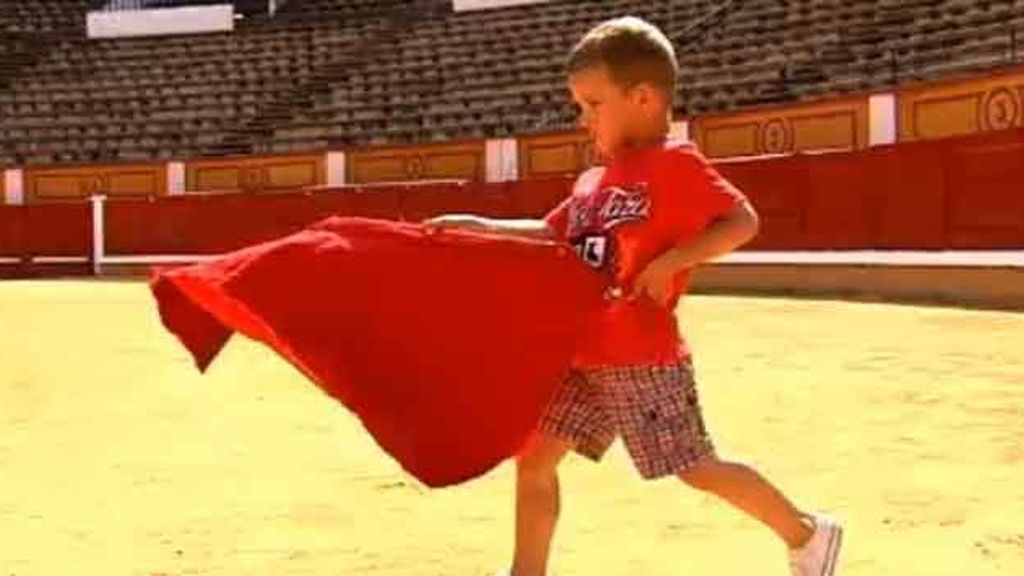 Aarón, el niño torero de tres años