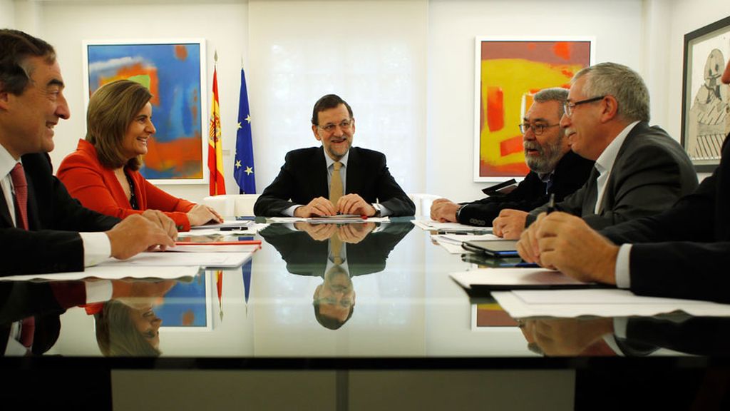 Rajoy se reúne con sindicatos y empresarios