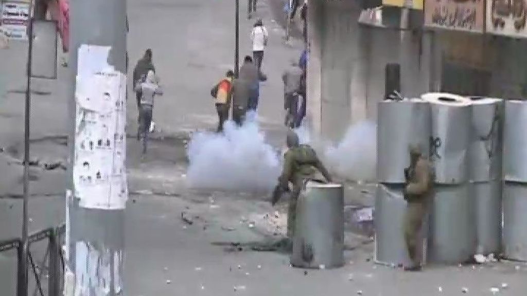 Fuertes enfrentamientos entre la policía de Israel y jóvenes palestinos