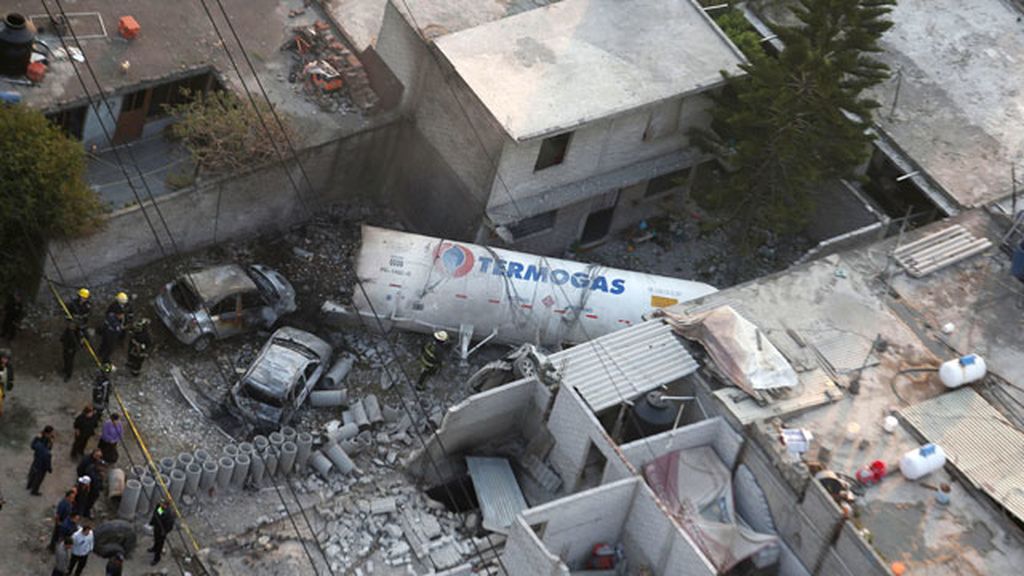 La explosión de un camión de gas deja 23 muertos en México