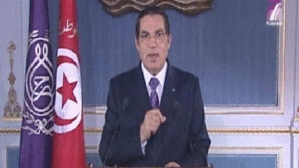Ben Ali abandona Túnez