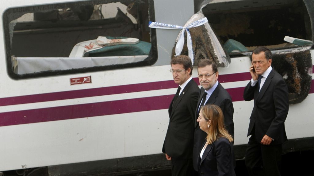 Rajoy visita el lugar del accidente en Santiago
