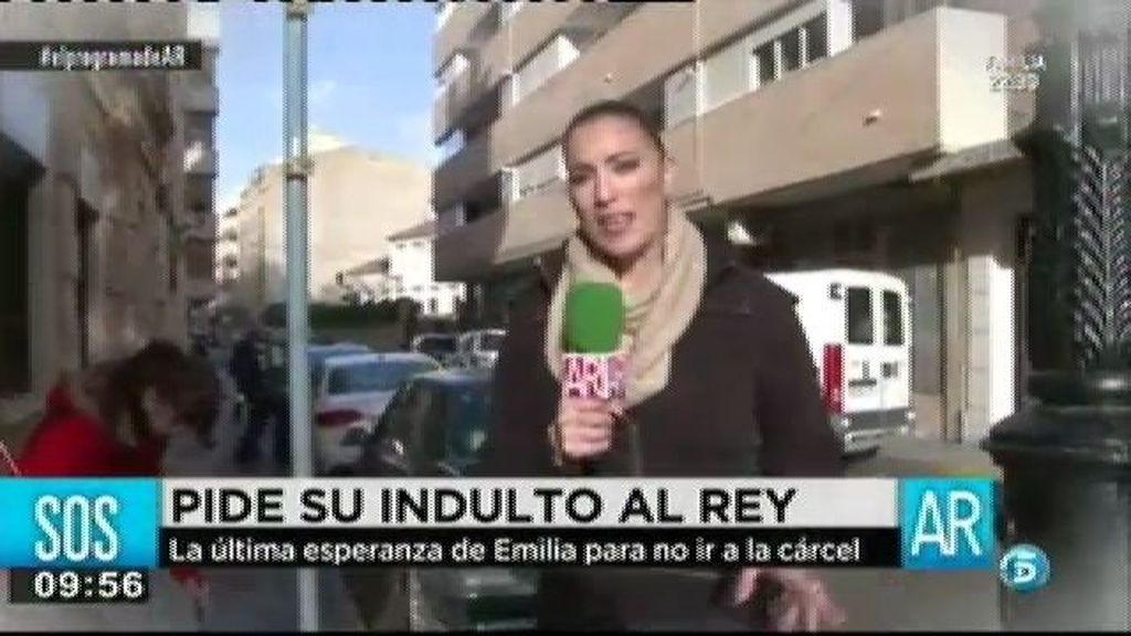 Emilia escribe una carta al Rey para pedir el indulto