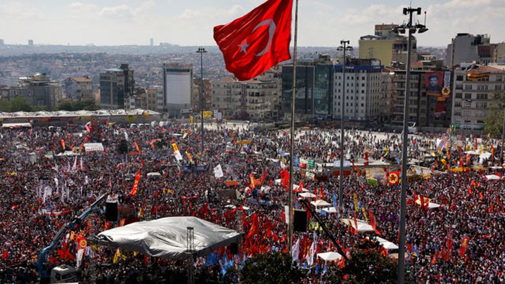 La llama de las protestas no se apaga en Estambul